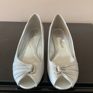 Easy Street Women Size 8M Silver Dress Shoes